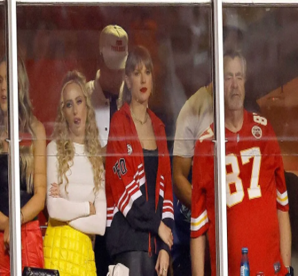 Taylor Swift's Enchanting Conversation with Travis Kelce's Father ...