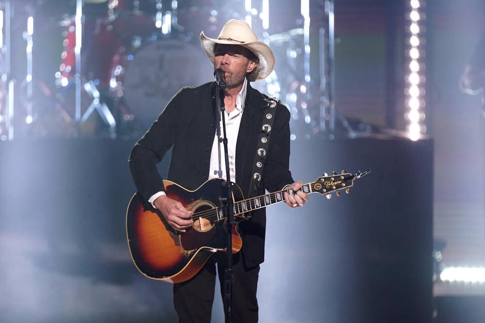 Toby Keiths Farewell Performance Brings Fans To Tears Leaving Behind