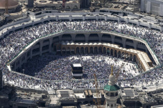 Pilgrims in Mina, Saudi Arabia, performing the stoning of the devil ritual during the hajj pilgrimage in extreme heat | FAME Delivered