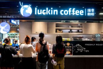 In 2020, Luckin Coffee, once hailed as China's answer to Starbucks, found itself embroiled in an accounting scandal that many believed would spell the end of its meteoric rise. However, against all odds, the coffee chain has staged an extraordinary comeback, surpassing Starbucks to become the largest coffee retailer in China. This resurgence underscores the resilience of its business model and offers vital lessons for global companies operating in the complex and rapidly evolving Chinese market.