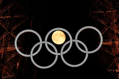 Paris 2024: Stunning Viral Video Full Moon Aligning with Olympic Rings on Eiffel Tower