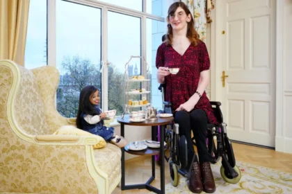 World’s Tallest Woman Meets World’s Shortest Woman: ‘You’re So Beautiful’